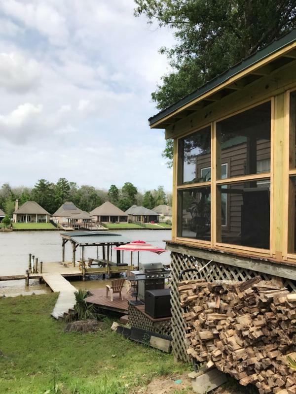 Cozy Cabin On The Bayou Maurepas Buitenkant foto